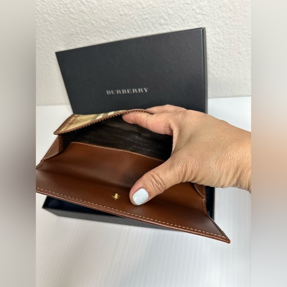 Authentic Burberry London Long Wallet - Picture 4 of 9